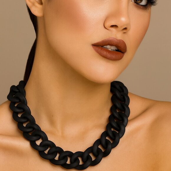 Daisy Fuentes Matte Black Chunky Resin Chain Necklace 18” Toggle Closure NEW - Picture 1 of 4